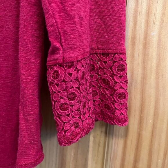 Beautiful Lucky Brand red top size medium - Picture 3 of 5